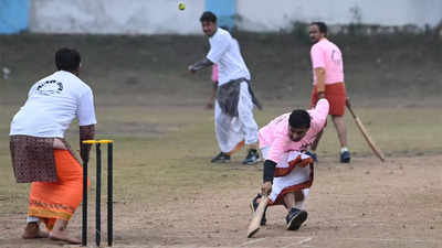 Unique Cricket tournament in Bhopal : Players in Dhoti-Kurta, Commentary in Sanskrit